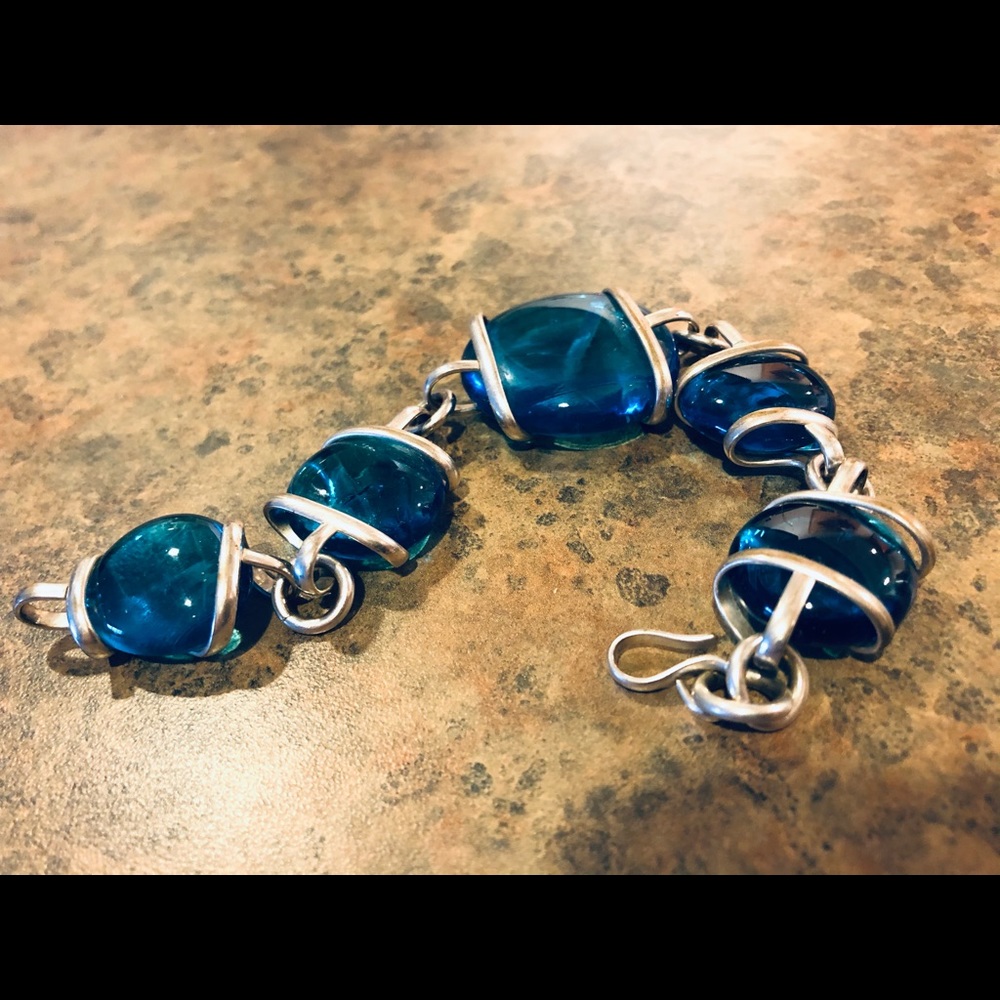 Vtg Lucite Modernist Bracelet - Picture 2 of 2